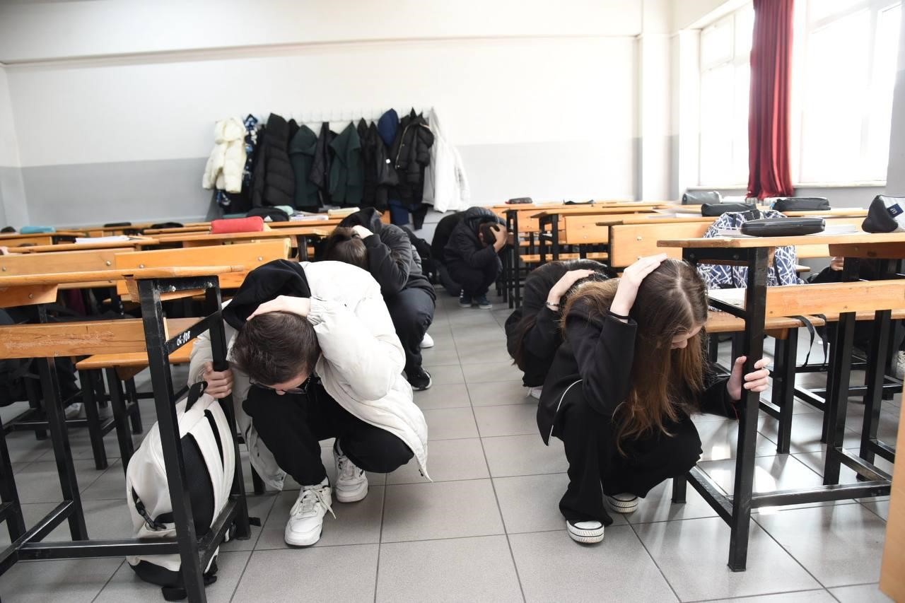 Karesi’de 413 öğrencili dev deprem tatbikatı
