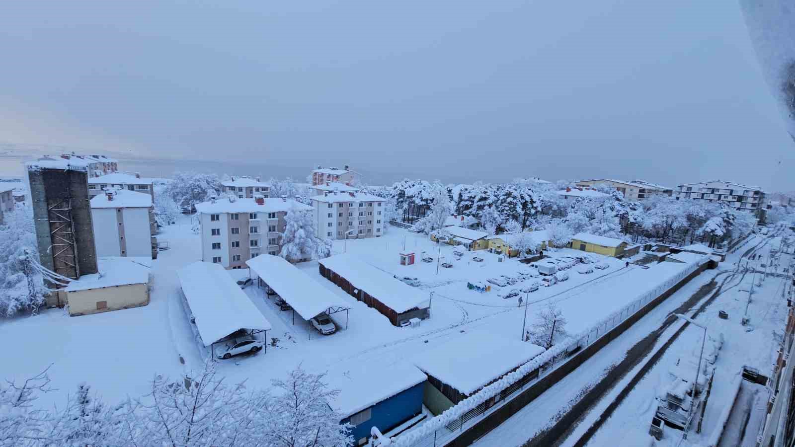 Karın başkenti Bitlis’te kış geri geldi
