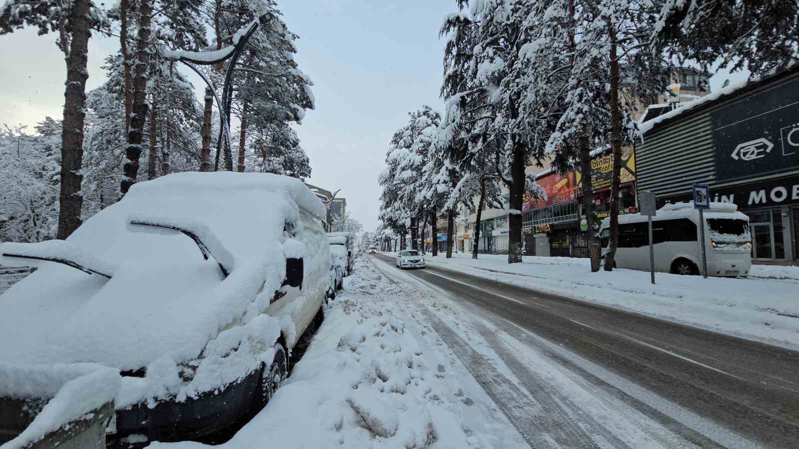 Karın başkenti Bitlis’te kış geri geldi
