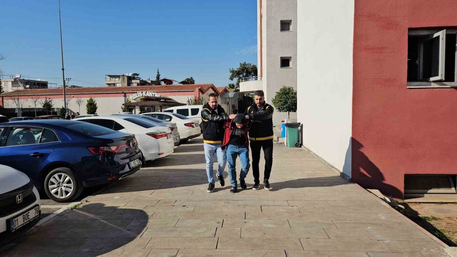 Karısını göğsünden bıçaklayarak öldüren zanlı: "Keşke böyle olmasaydı"
