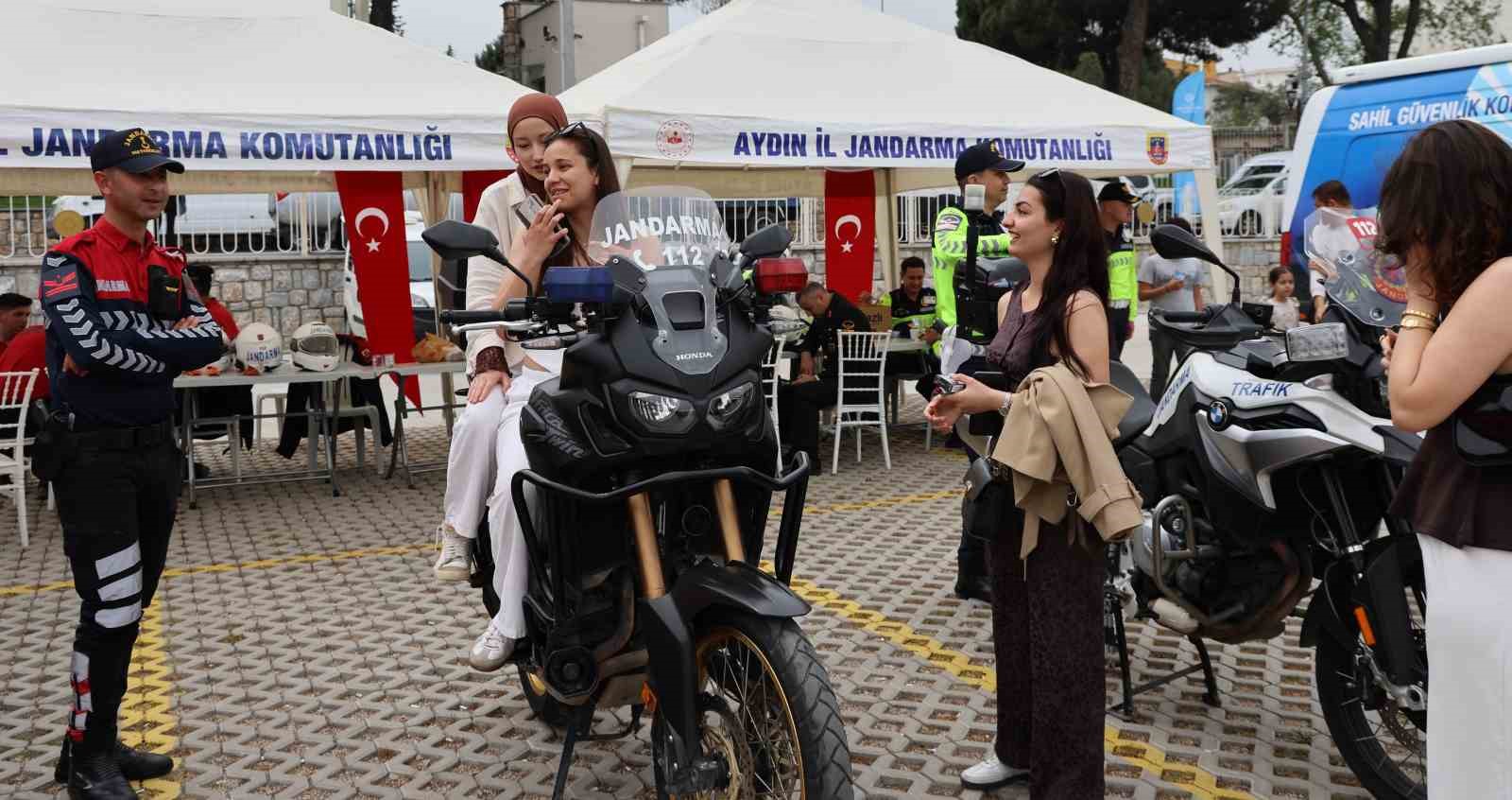 Kariyer Fuarı’nda en yoğun ilgiyi güvenlik ve sağlık stantları gördü
