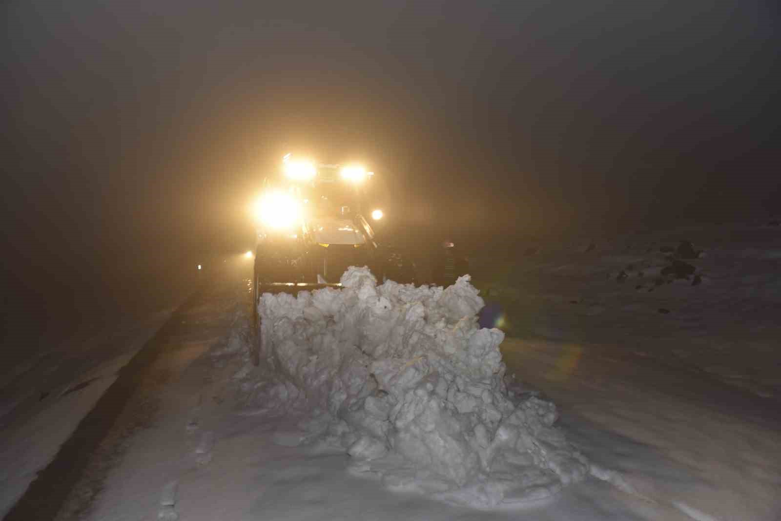 Karla kapanan kırsal mahalledeki diyaliz hastasına belediye ekipleri ulaştı

