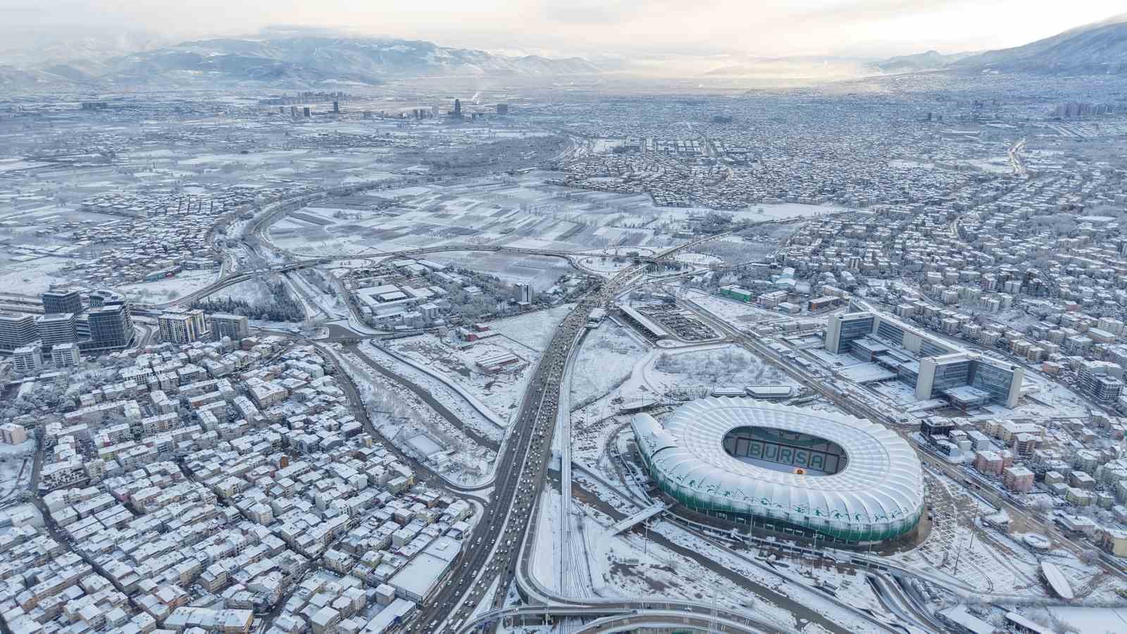 Karla kaplı Timsah Arena Stadyumu böyle görüntülendi
