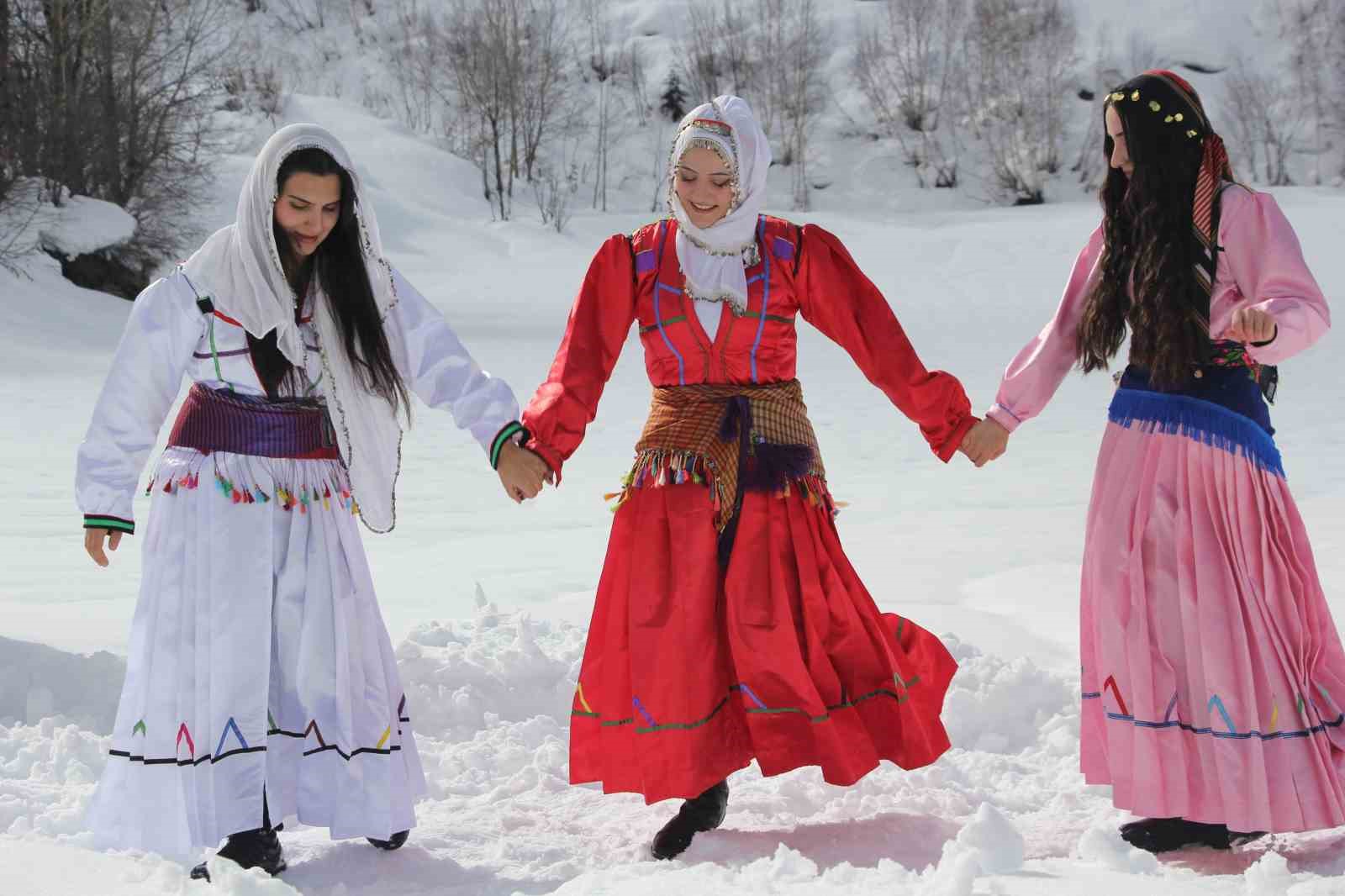 Karlar altındaki doğal yaşam Maden köyünde sanatla buluştu
