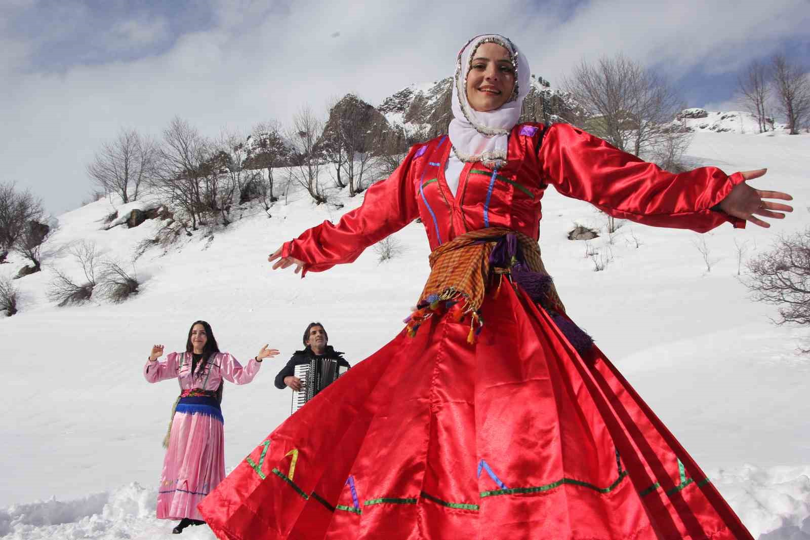 Karlar altındaki doğal yaşam Maden köyünde sanatla buluştu
