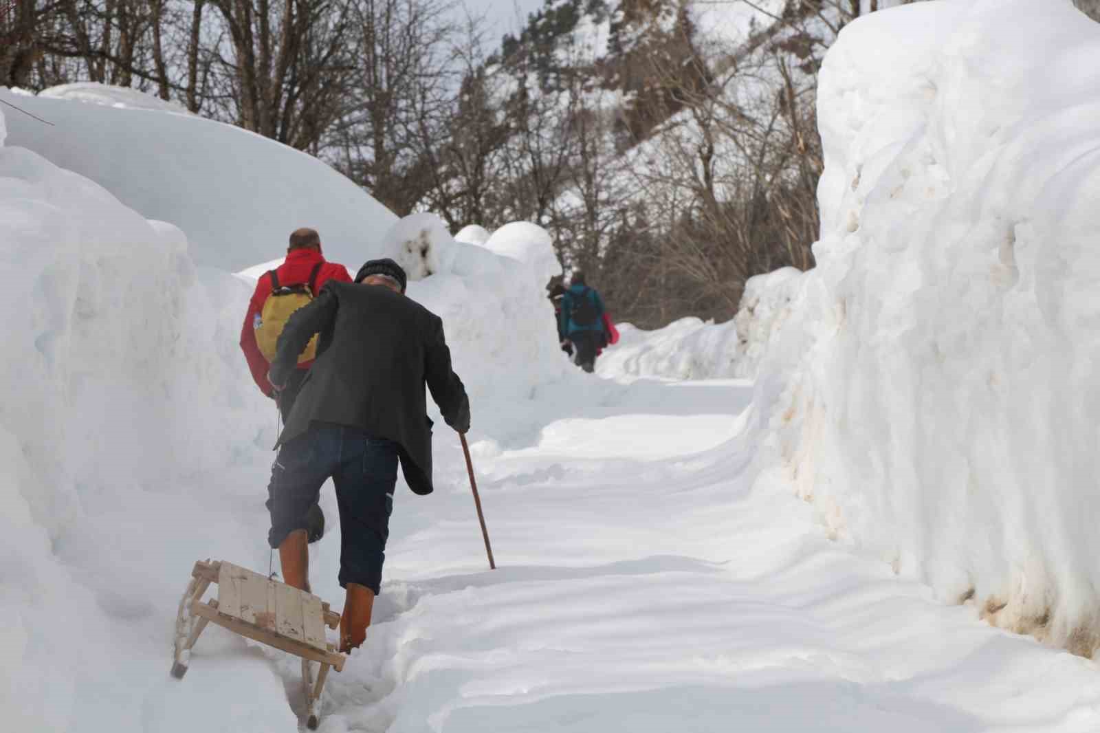 Karlar altındaki doğal yaşam Maden köyünde sanatla buluştu
