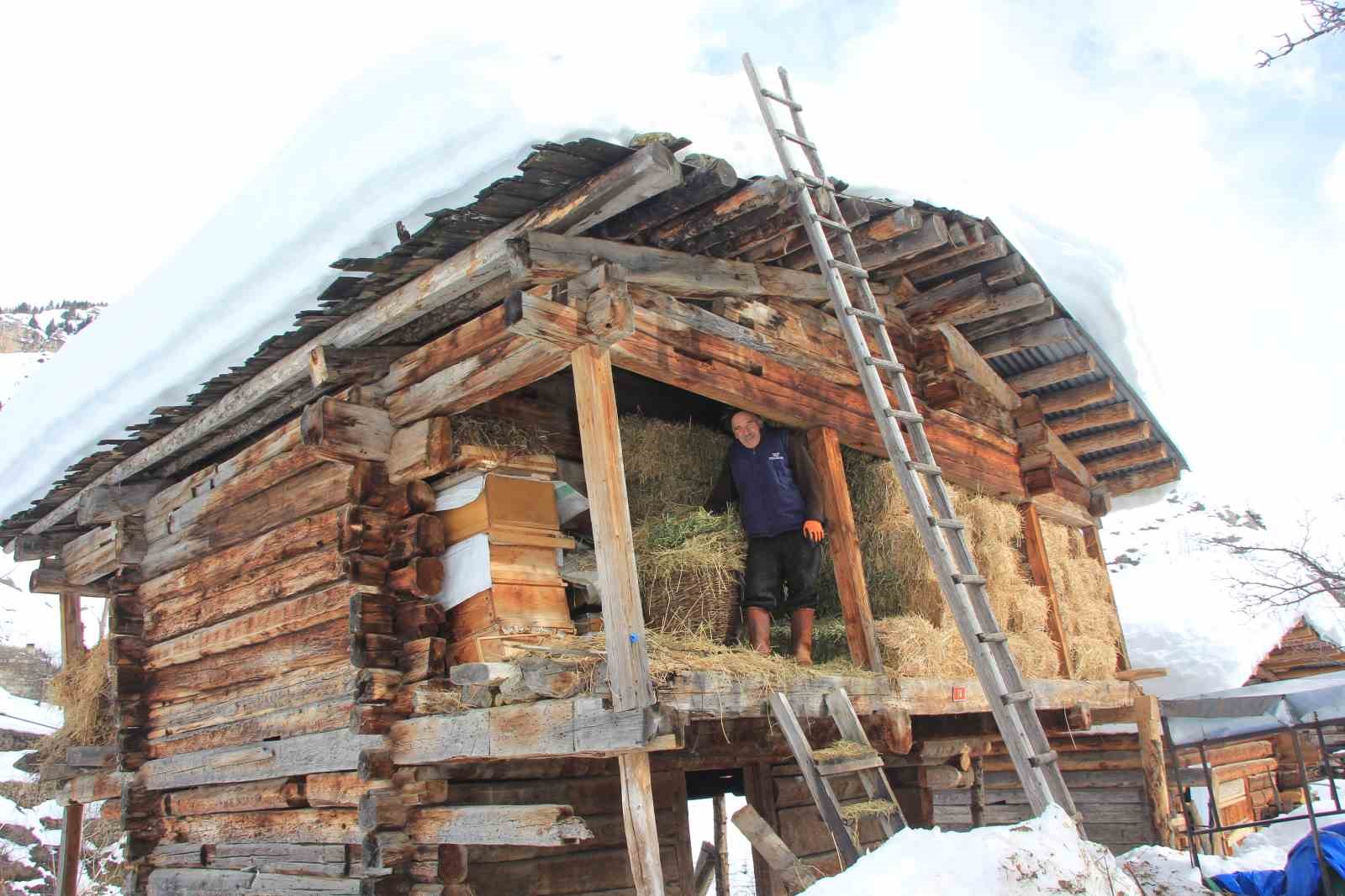 Karlar altındaki doğal yaşam Maden köyünde sanatla buluştu
