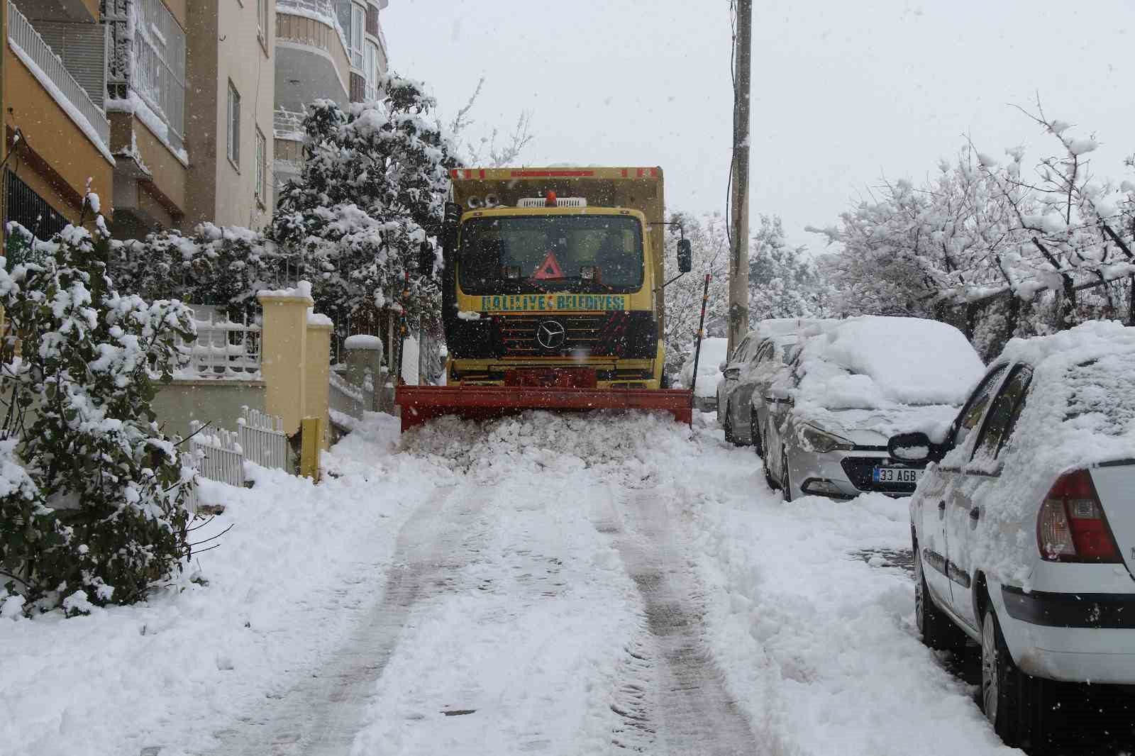 Karlı havada sıcak çorba ikramı
