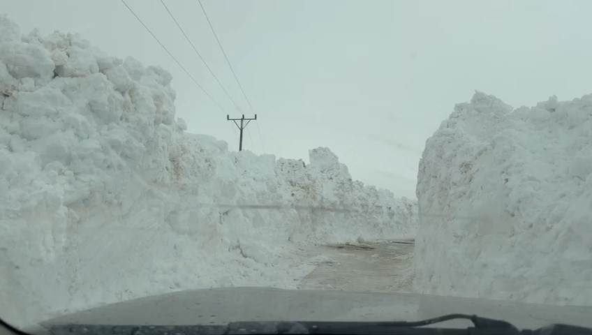 Karlıova’da karla mücadele sürüyor
