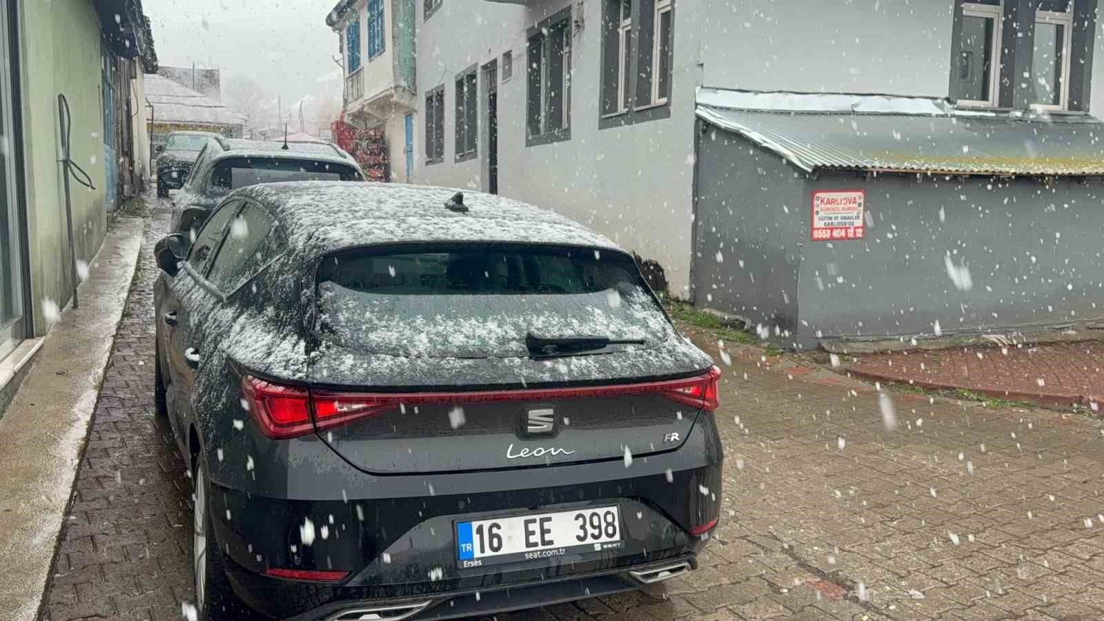 Karlıova’da nisan karı etkili oldu
