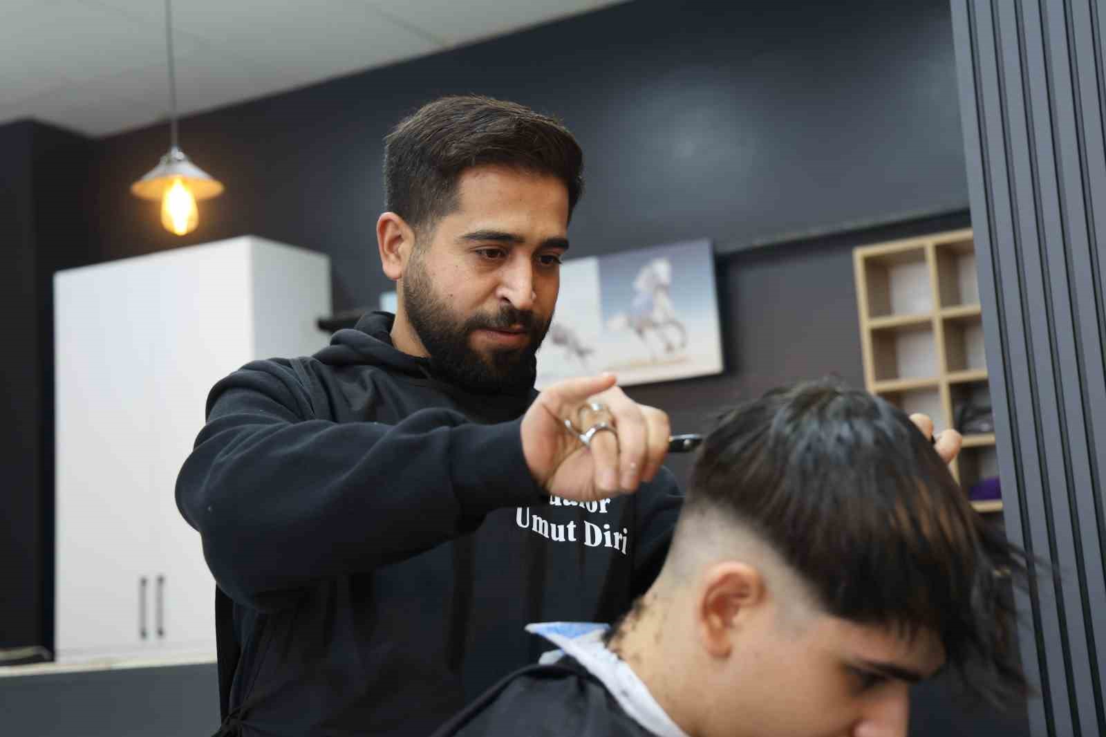 Karne günü başarının adresi bu kez okul değil, kuaför oldu
