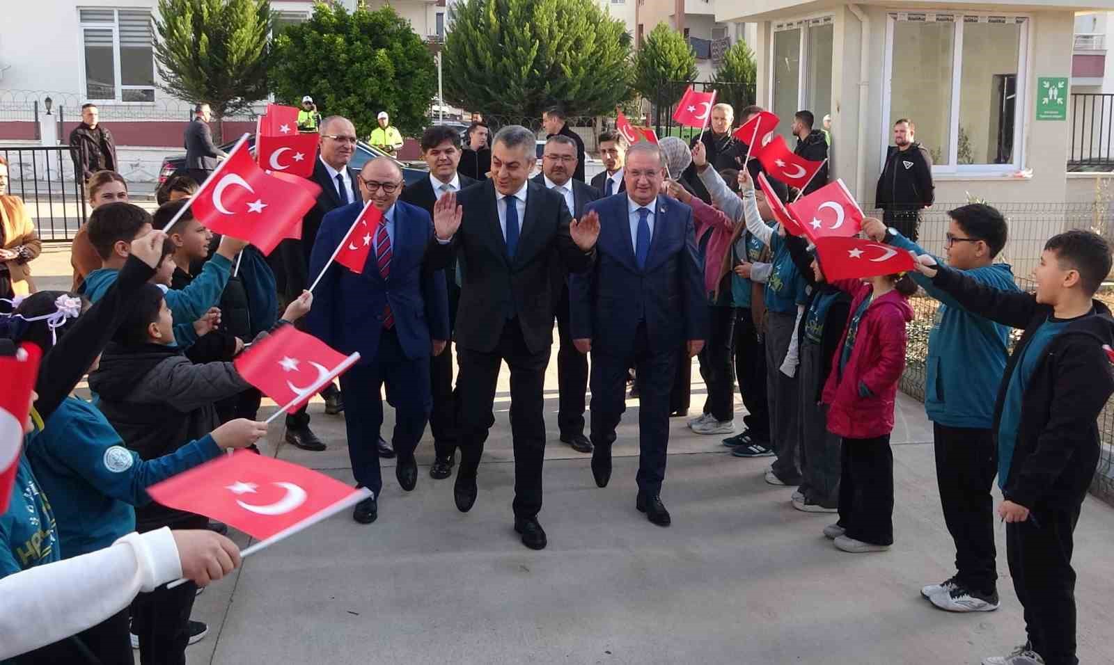 Karne gününde duygulandıran tören: Şehitlerin ismi verilen okullar açıldı
