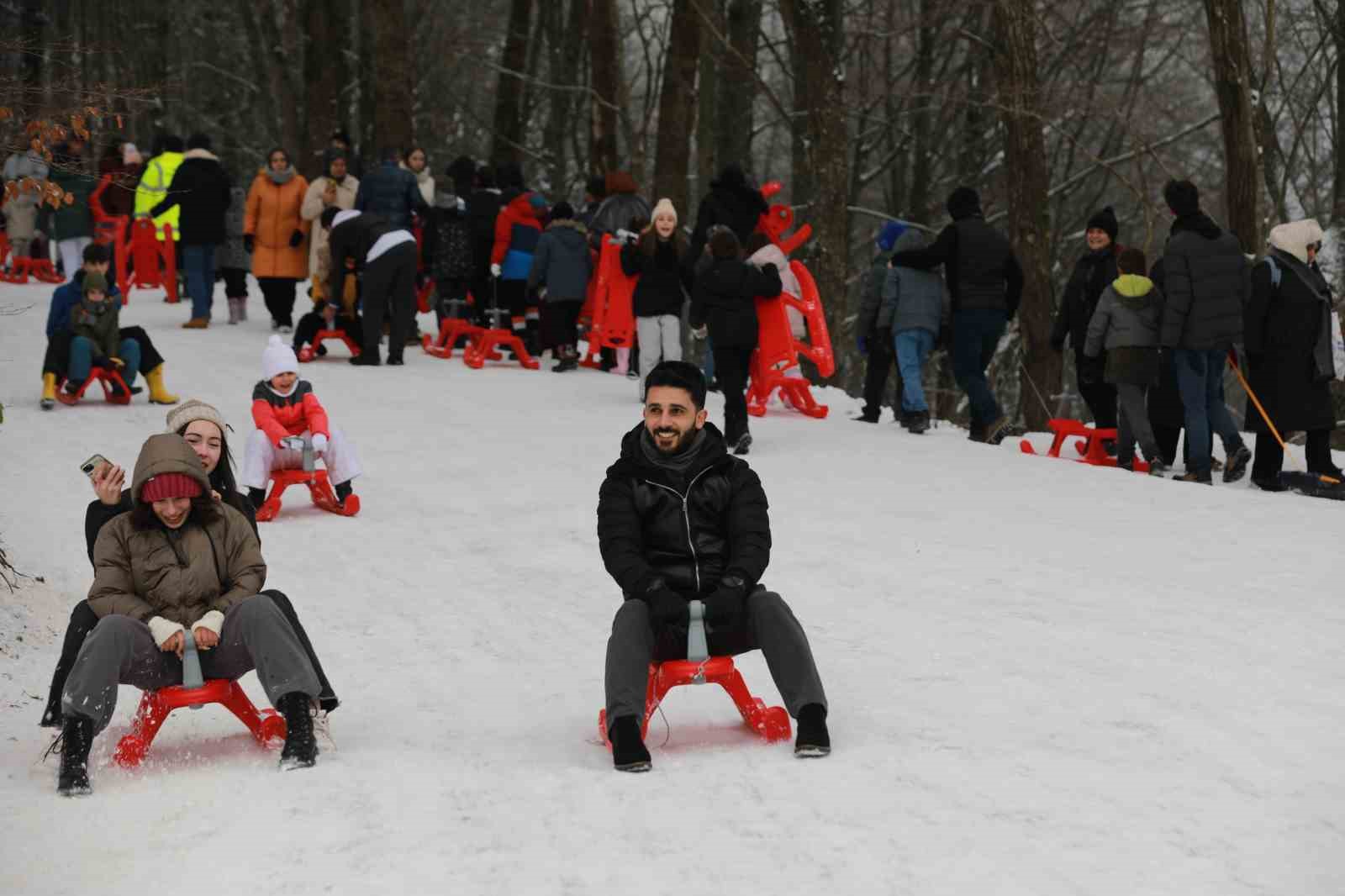 Karne hediyesi kar eğlencesi: Aktepe’de 7’den 70’e kızak şöleni
