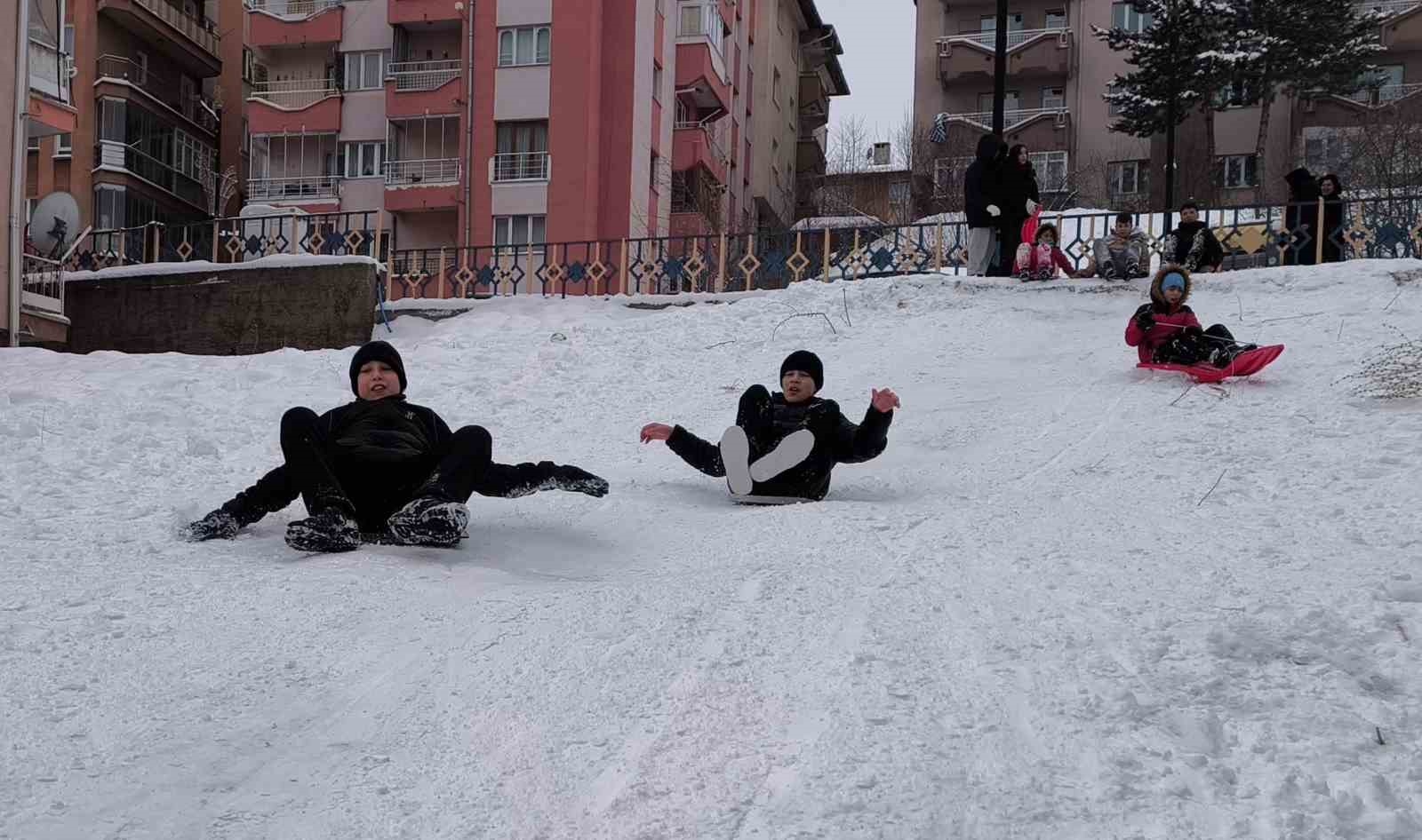 Karne tatili kar sevincine dönüştü
