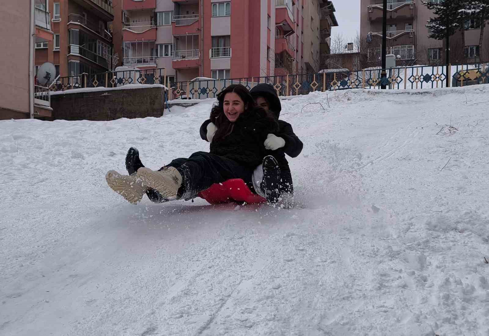 Karne tatili kar sevincine dönüştü
