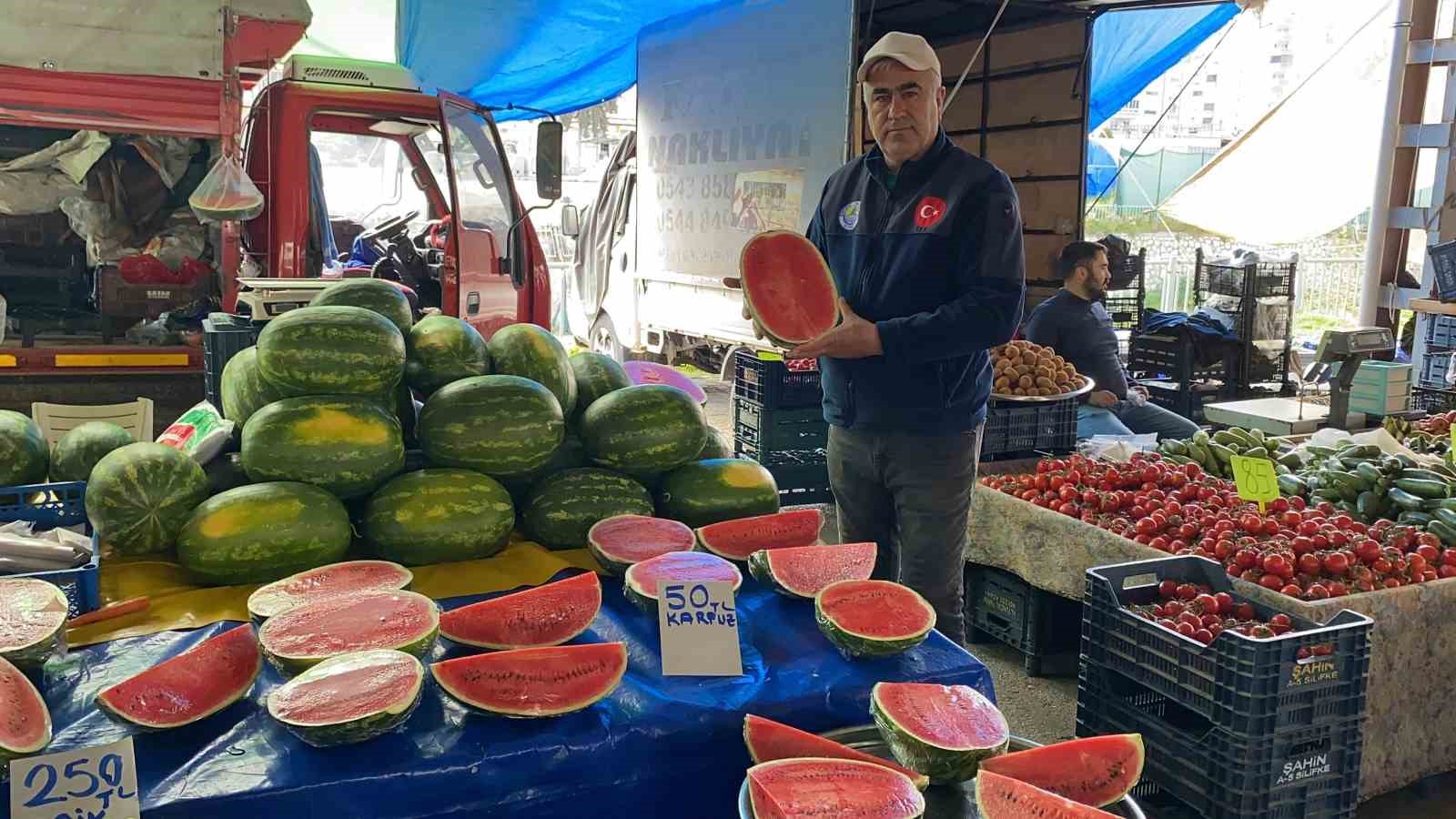 Karpuz pazara dilim dilim düştü: Kilosu 50 TL
