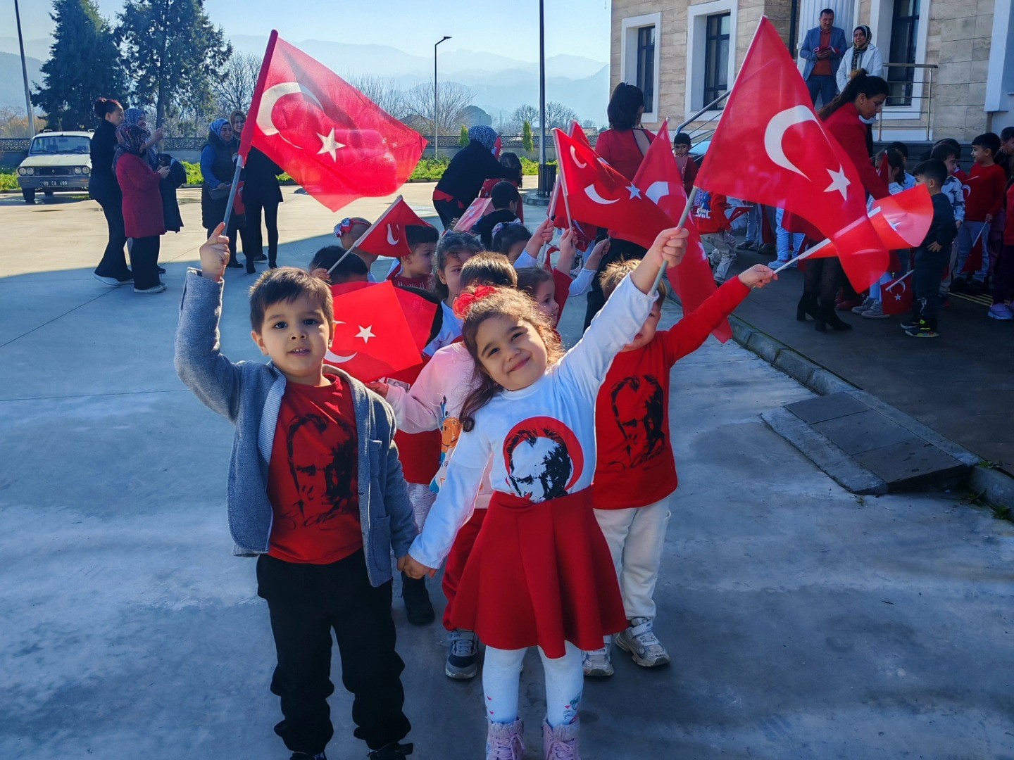 Karpuzlu’da miniklerden bayrağa saygı
