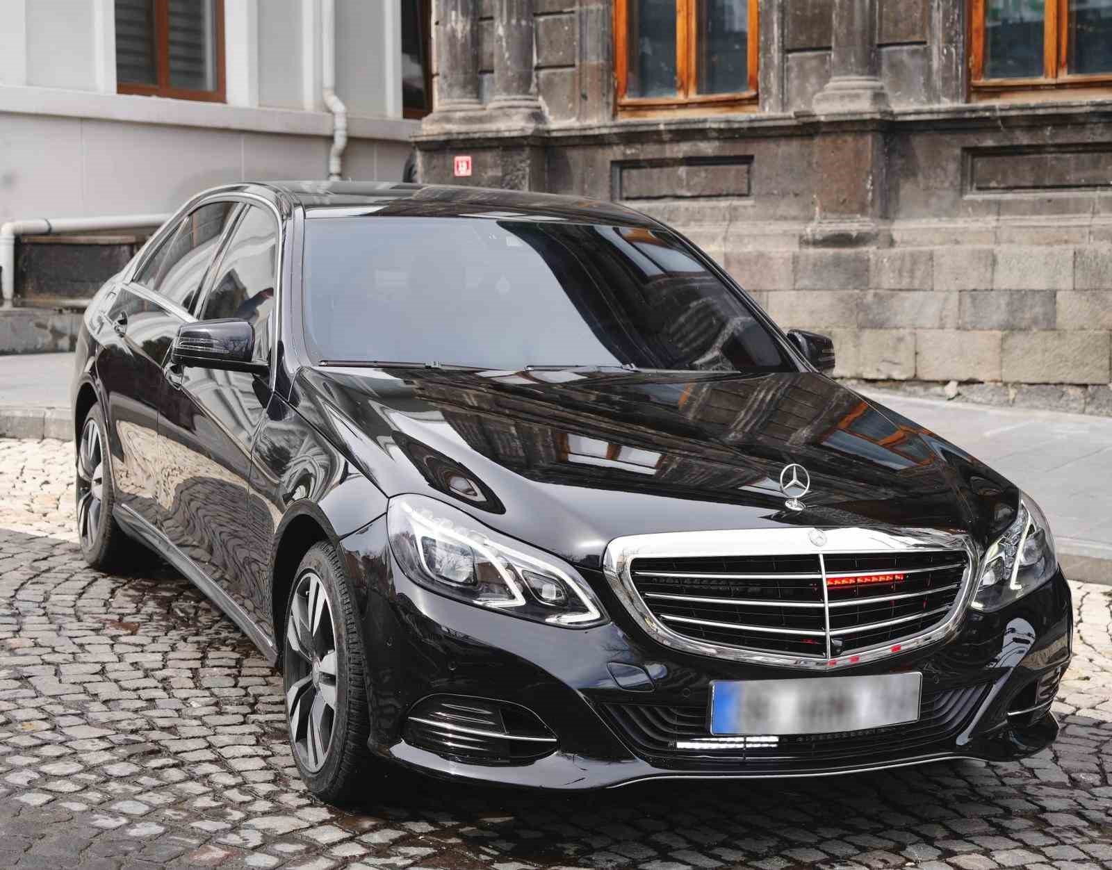 Kars Belediyesine Azerbaycan’dan anlamlı destek: Makam aracı hediye edildi
