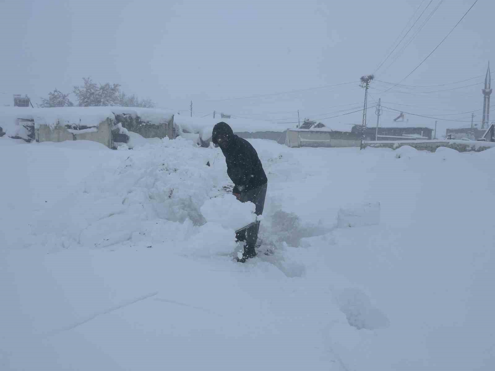 Kars beyaza hapsoldu: Yarım asırlık kar rekoru kırıldı
