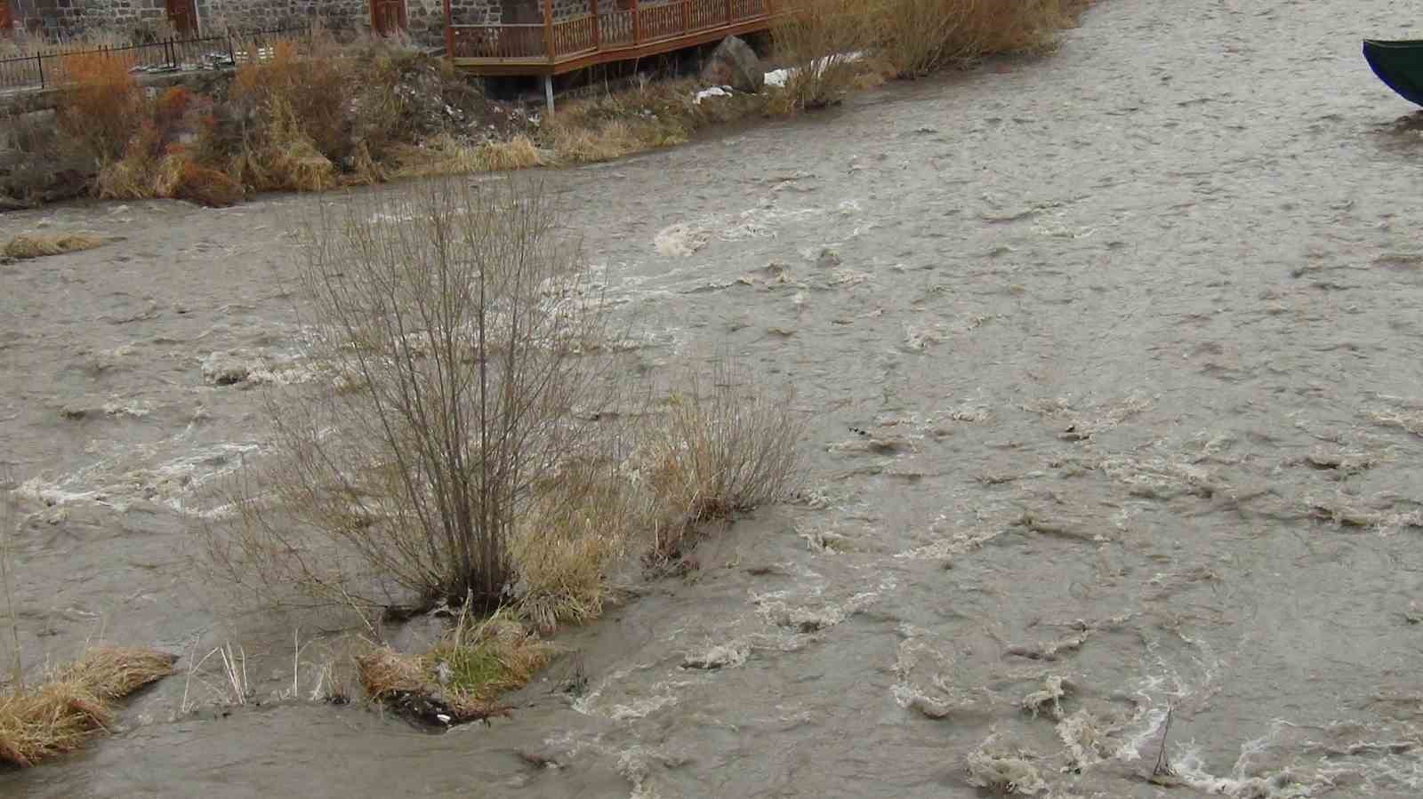 Kars Çayı’nın debisi yükseldi
