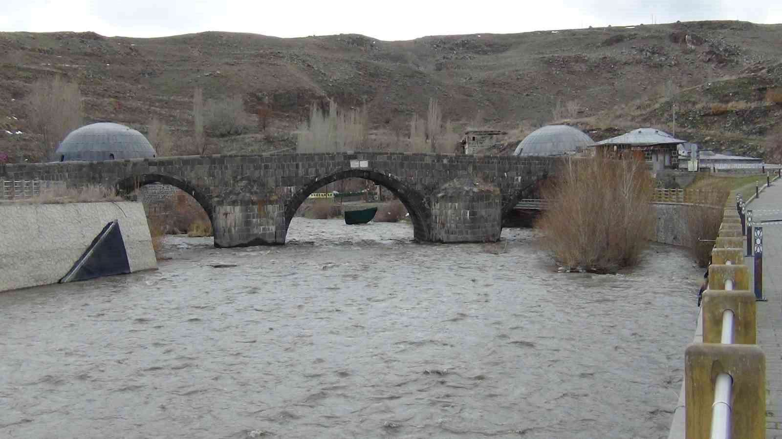 Kars Çayı’nın debisi yükseldi
