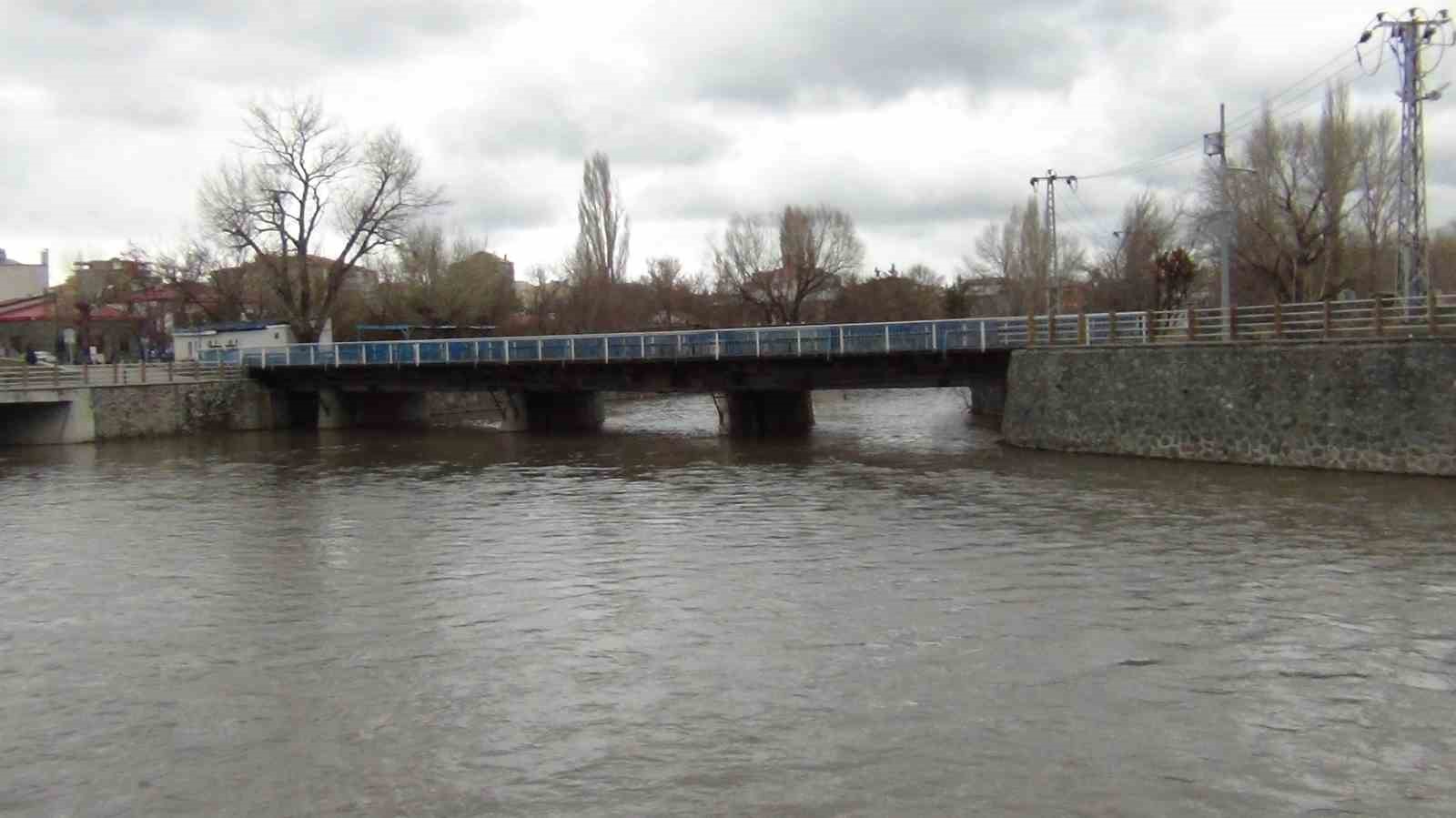 Kars Çayı’nın debisi yükseldi
