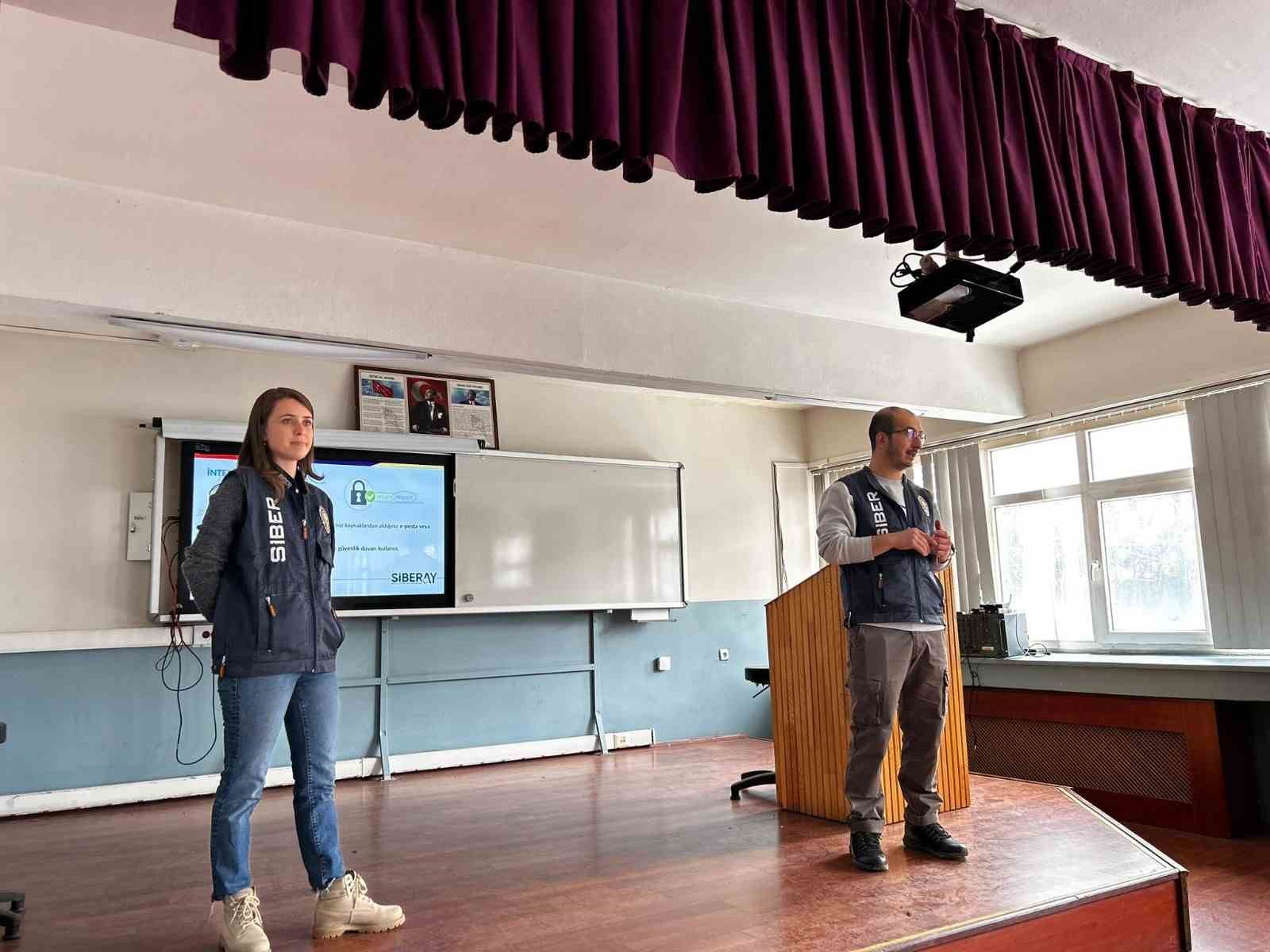 Kars emniyetinden öğrencilere siber güvenlik eğitimi
