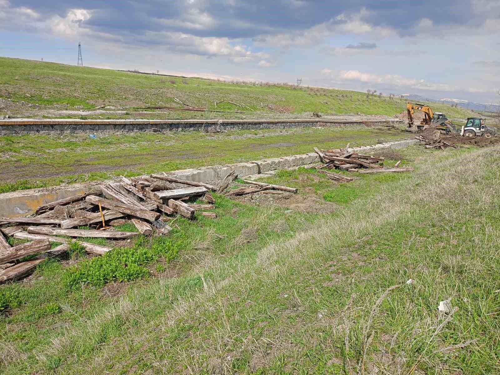 Kars-Gümrü demiryolu hattında çalışmalar başladı
