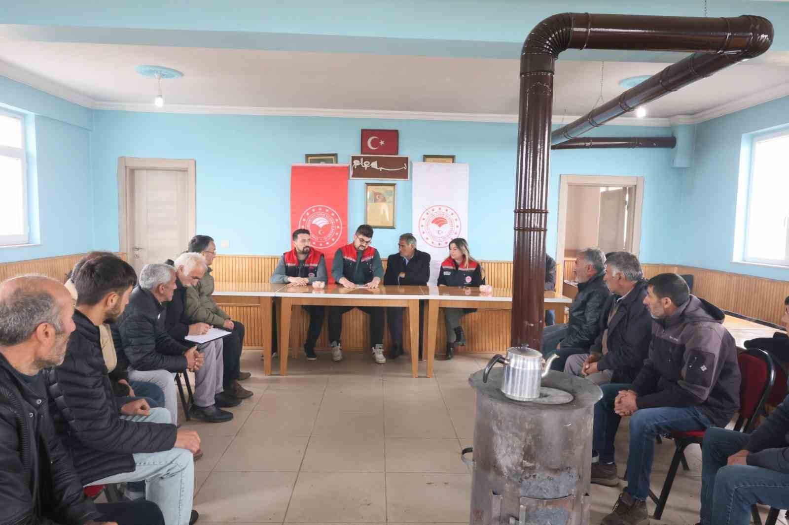 Kars Tarım ve Orman Müdürlüğü’nden yerinde çözüm atağı
Kars Tarım ve Orman Müdürlüğü’nden yerinde çözüm atağı