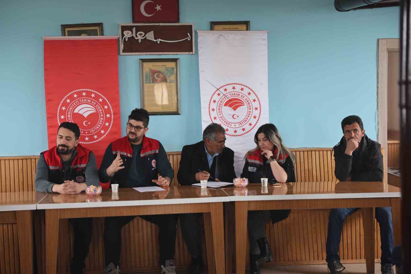 Kars Tarım ve Orman Müdürlüğü’nden yerinde çözüm atağı
Kars Tarım ve Orman Müdürlüğü’nden yerinde çözüm atağı