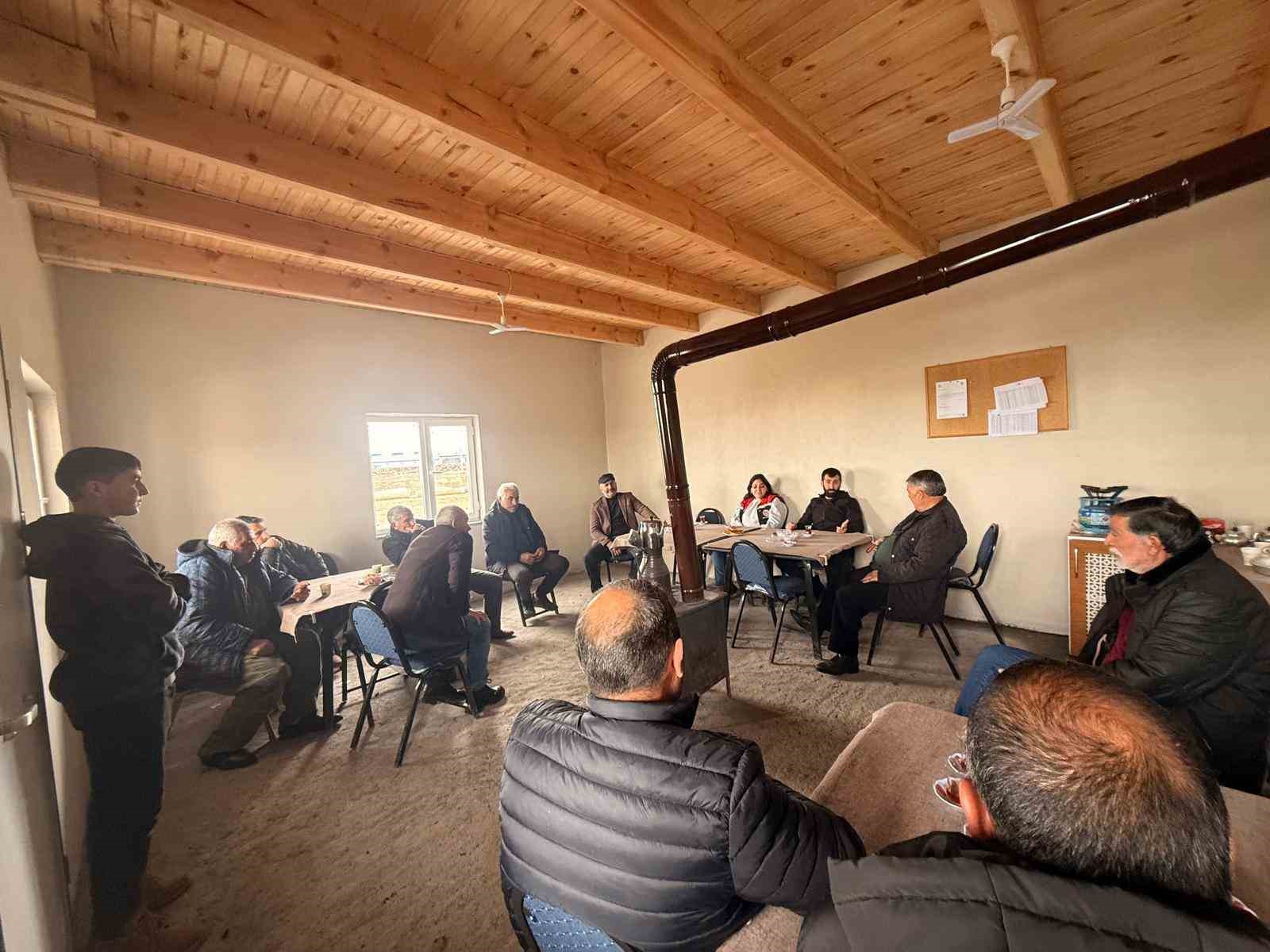 Kars Tarım ve Orman Müdürlüğü’nden yerinde çözüm atağı
Kars Tarım ve Orman Müdürlüğü’nden yerinde çözüm atağı