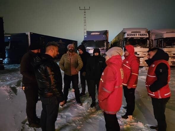 Kars Türk Kızılayı’ndan "İç Isıtan" destek: kar ve tipi de mahsur kalanlara şefkat eli
Kars Türk Kızılayı’ndan "İç Isıtan" destek: kar ve tipi de mahsur kalanlara şefkat eli