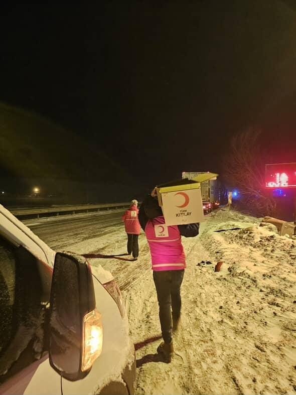 Kars Türk Kızılayı’ndan "İç Isıtan" destek: kar ve tipi de mahsur kalanlara şefkat eli
Kars Türk Kızılayı’ndan "İç Isıtan" destek: kar ve tipi de mahsur kalanlara şefkat eli