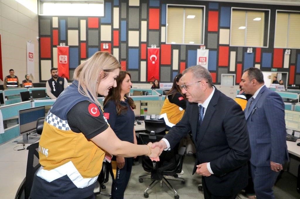 Kars Valisi Ziya Polat’tan 112 Acil Çağrı Merkezi’ne bayram ziyareti
