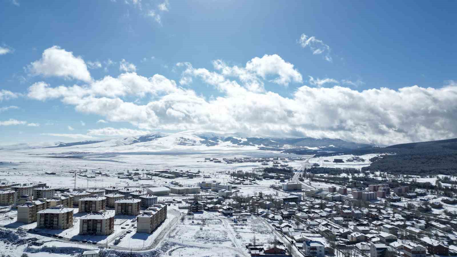 Kars ve Sarıkamış beyaza büründü: Doğu’nun masalsı kış manzarası havadan görüntülendi
