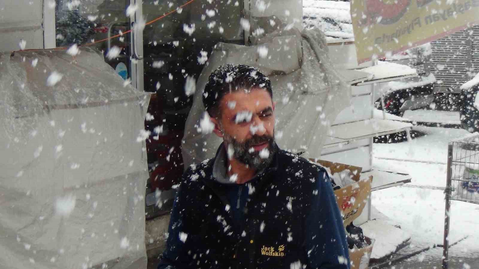 Kars’a kar biranda geldi her taraf bembeyaz oldu
