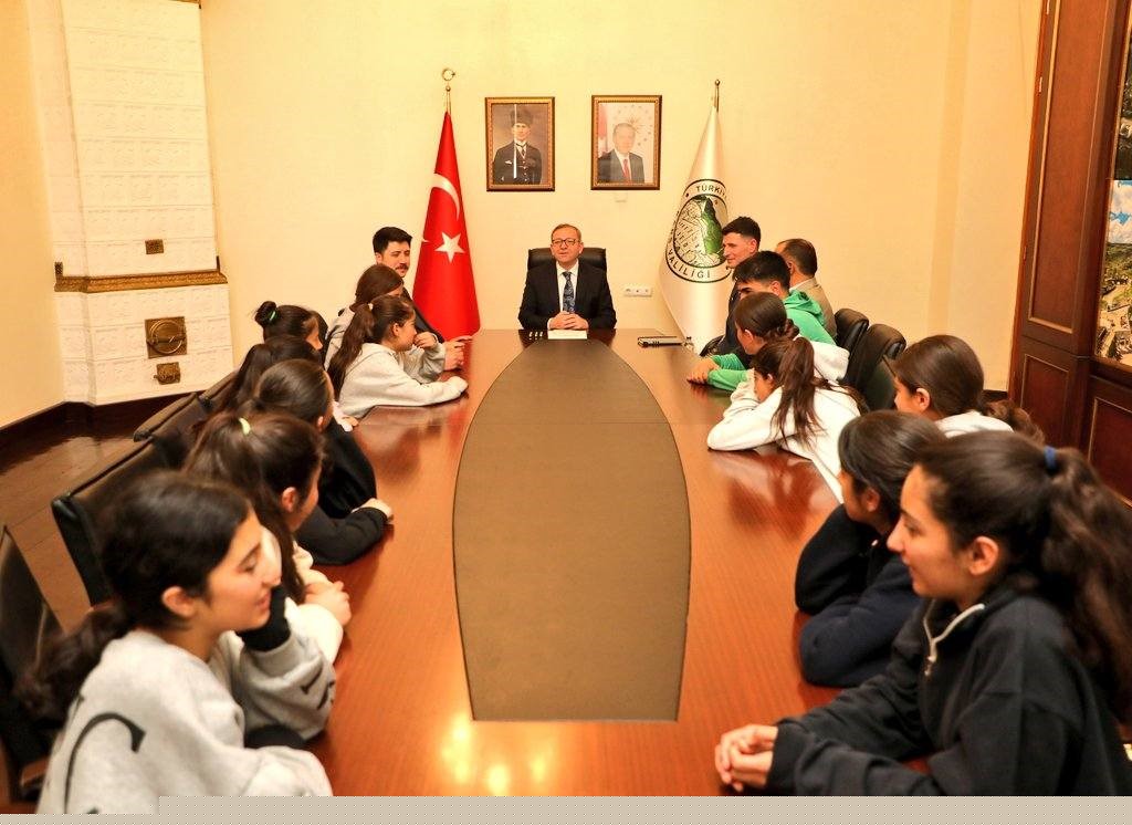 Kars’ı gururlandıran başarı: Şampiyon takım yarı finalde
