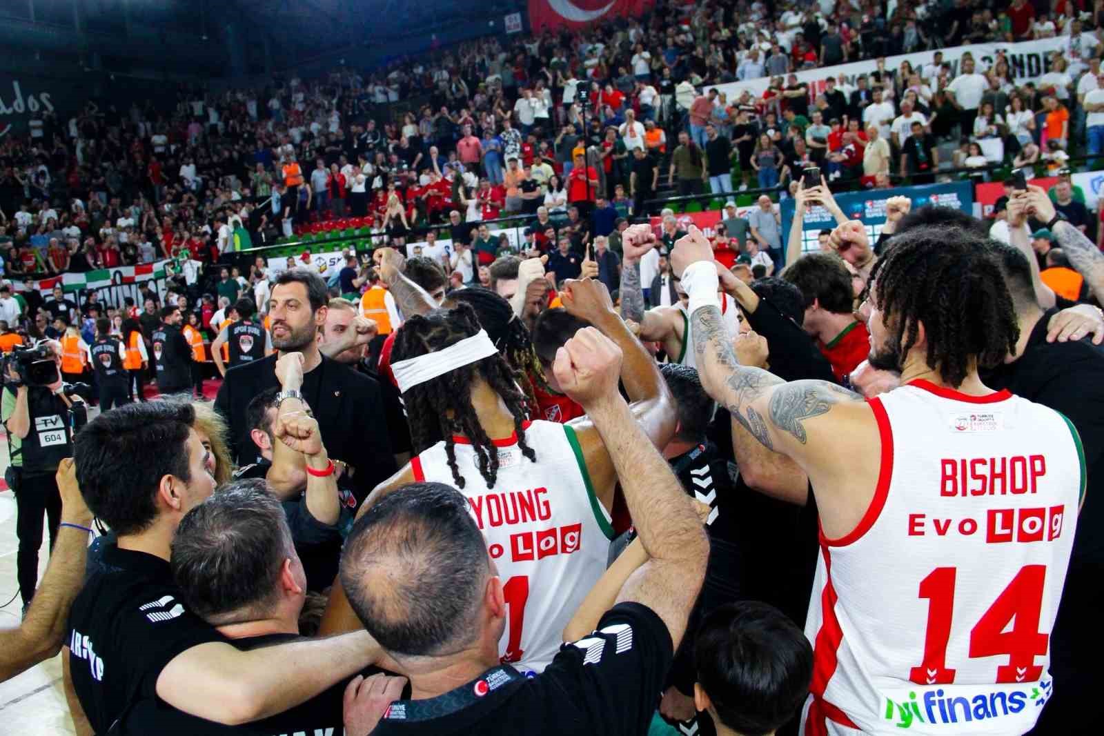 Karşıyaka Basketbol, ligde kalma mücadelesini sürdürüyor
