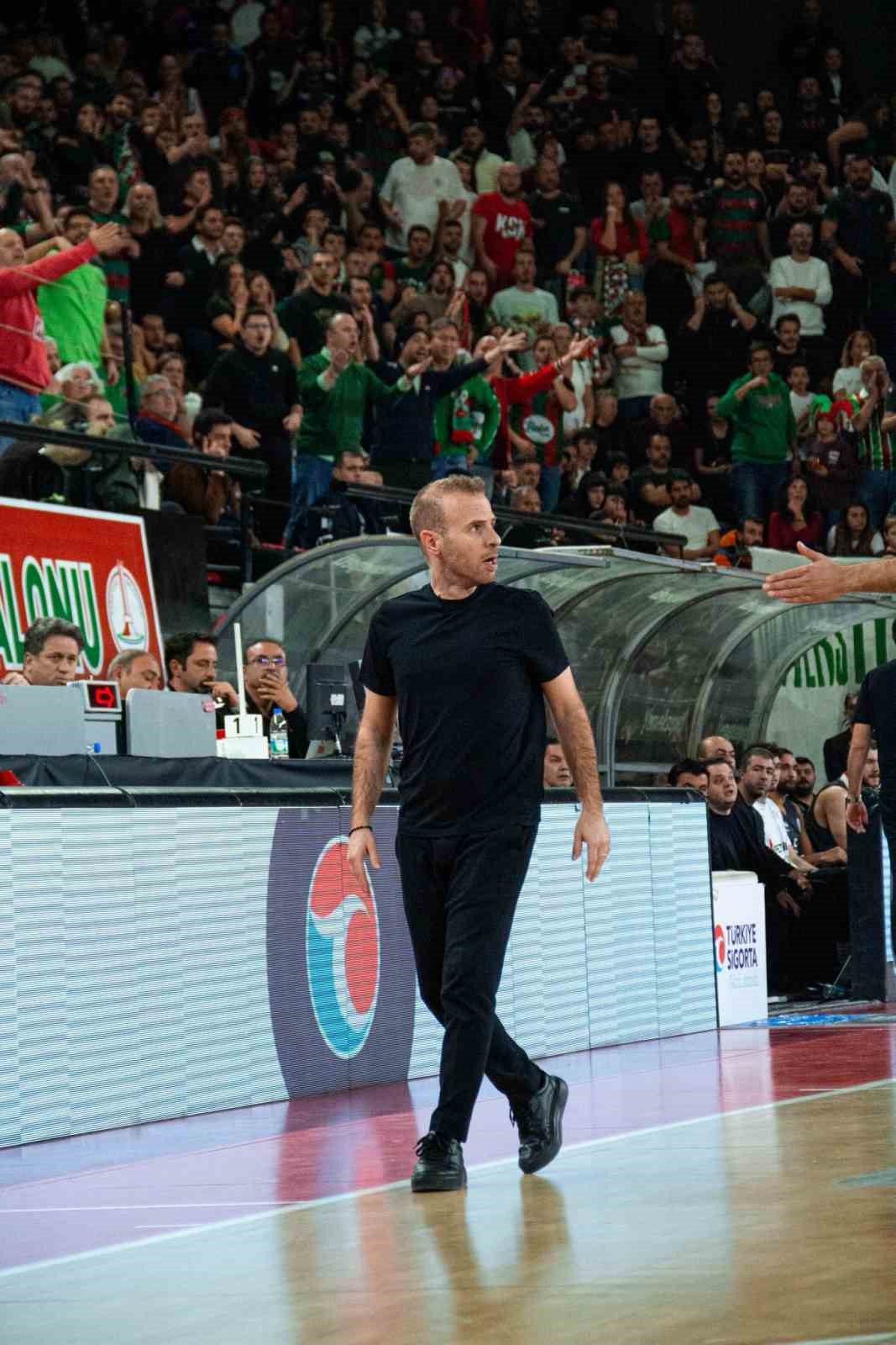 Karşıyaka Basketbol, son anlarda yıkıldı
