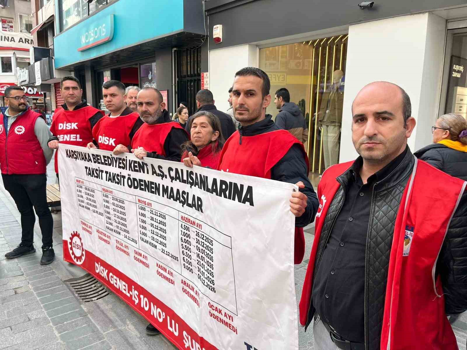 Karşıyaka Belediyesinde maaş alamayan işçiler sokağa döküldü
Karşıyaka Belediyesinde maaş alamayan işçiler sokağa döküldü