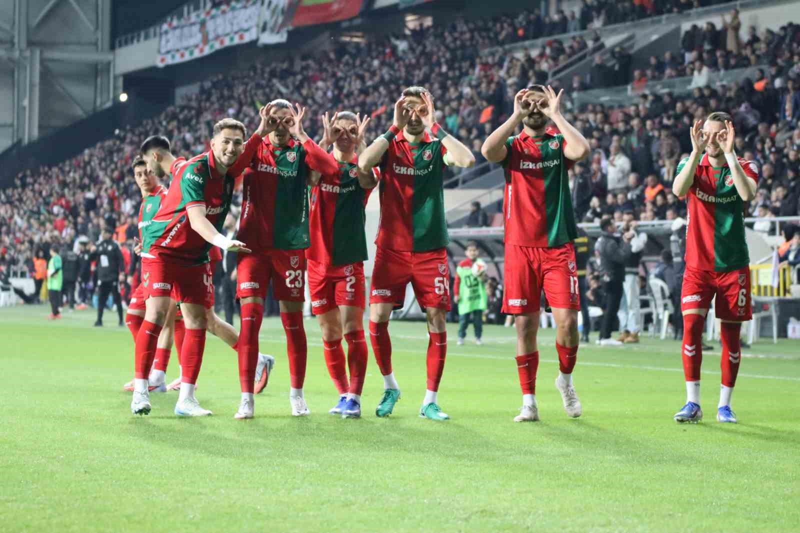 Karşıyaka, derbi galibiyetiyle çıkışını sürdürdü
