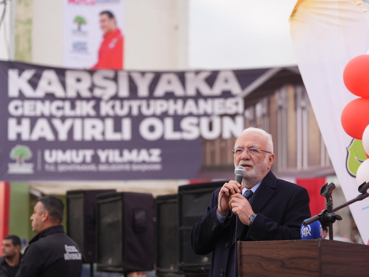 Karşıyaka Gençlik Kütüphanesi’nin temeli atıldı
Karşıyaka Gençlik Kütüphanesi’nin temeli atıldı