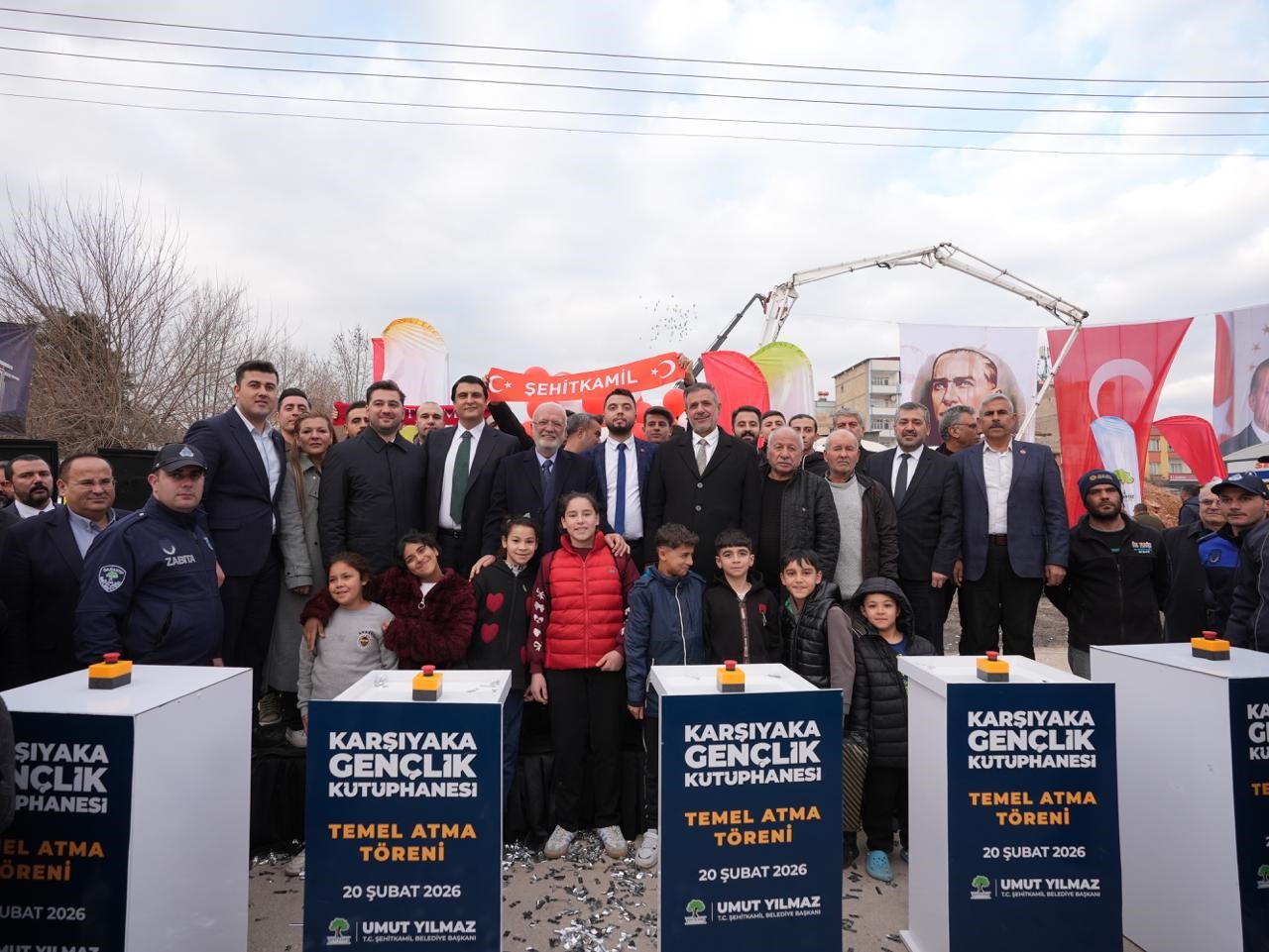 Karşıyaka Gençlik Kütüphanesi’nin temeli atıldı
Karşıyaka Gençlik Kütüphanesi’nin temeli atıldı