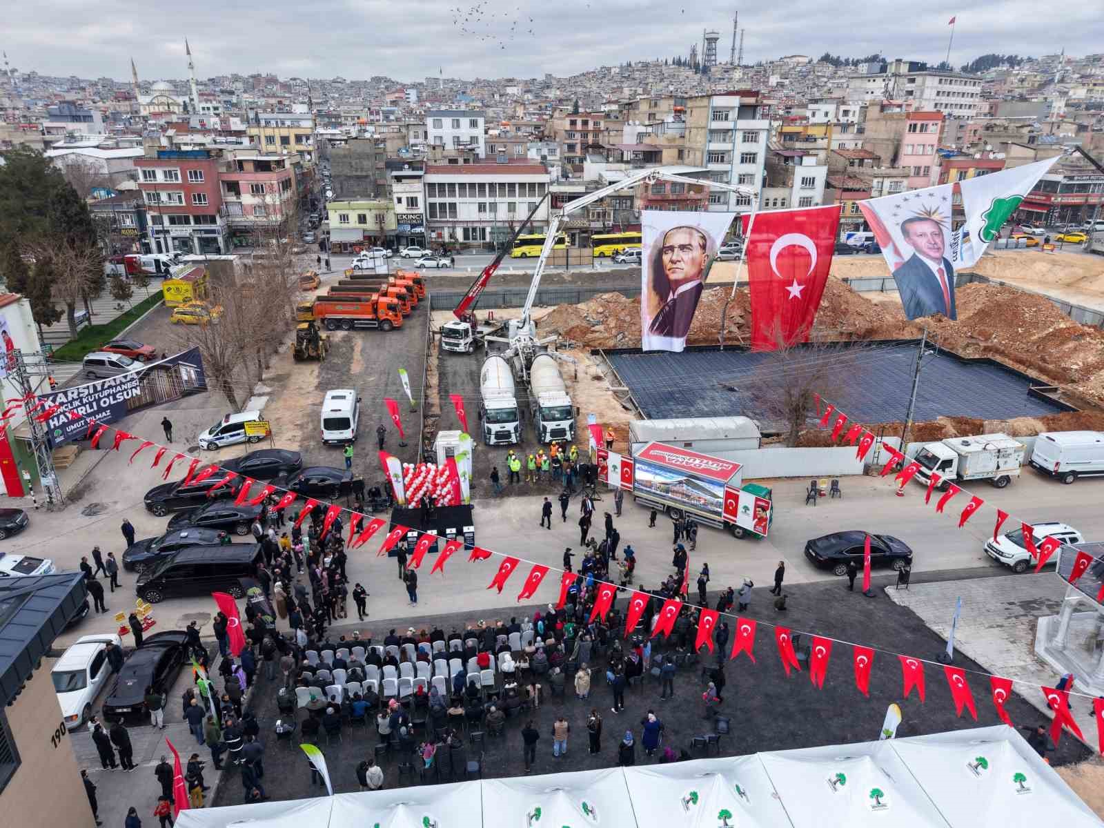 Karşıyaka Gençlik Kütüphanesi’nin temeli atıldı
Karşıyaka Gençlik Kütüphanesi’nin temeli atıldı