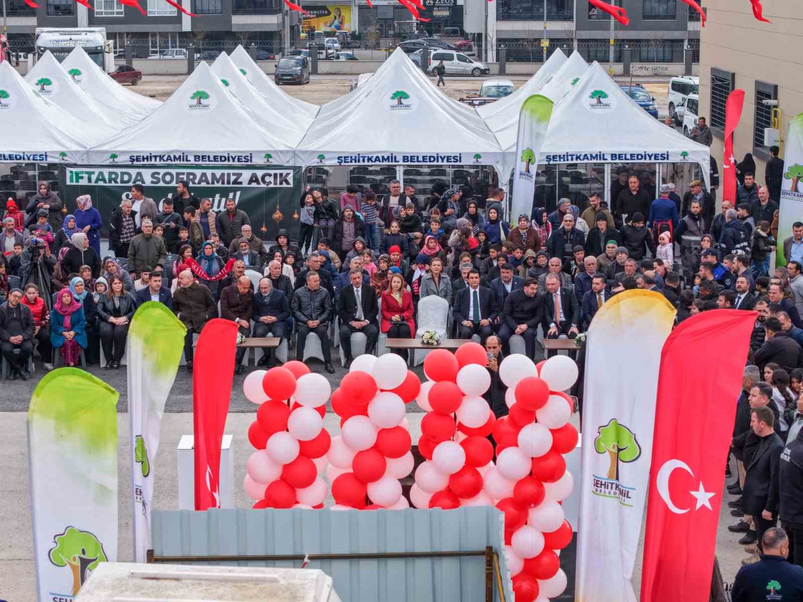 Karşıyaka Gençlik Kütüphanesi’nin temeli atıldı
Karşıyaka Gençlik Kütüphanesi’nin temeli atıldı