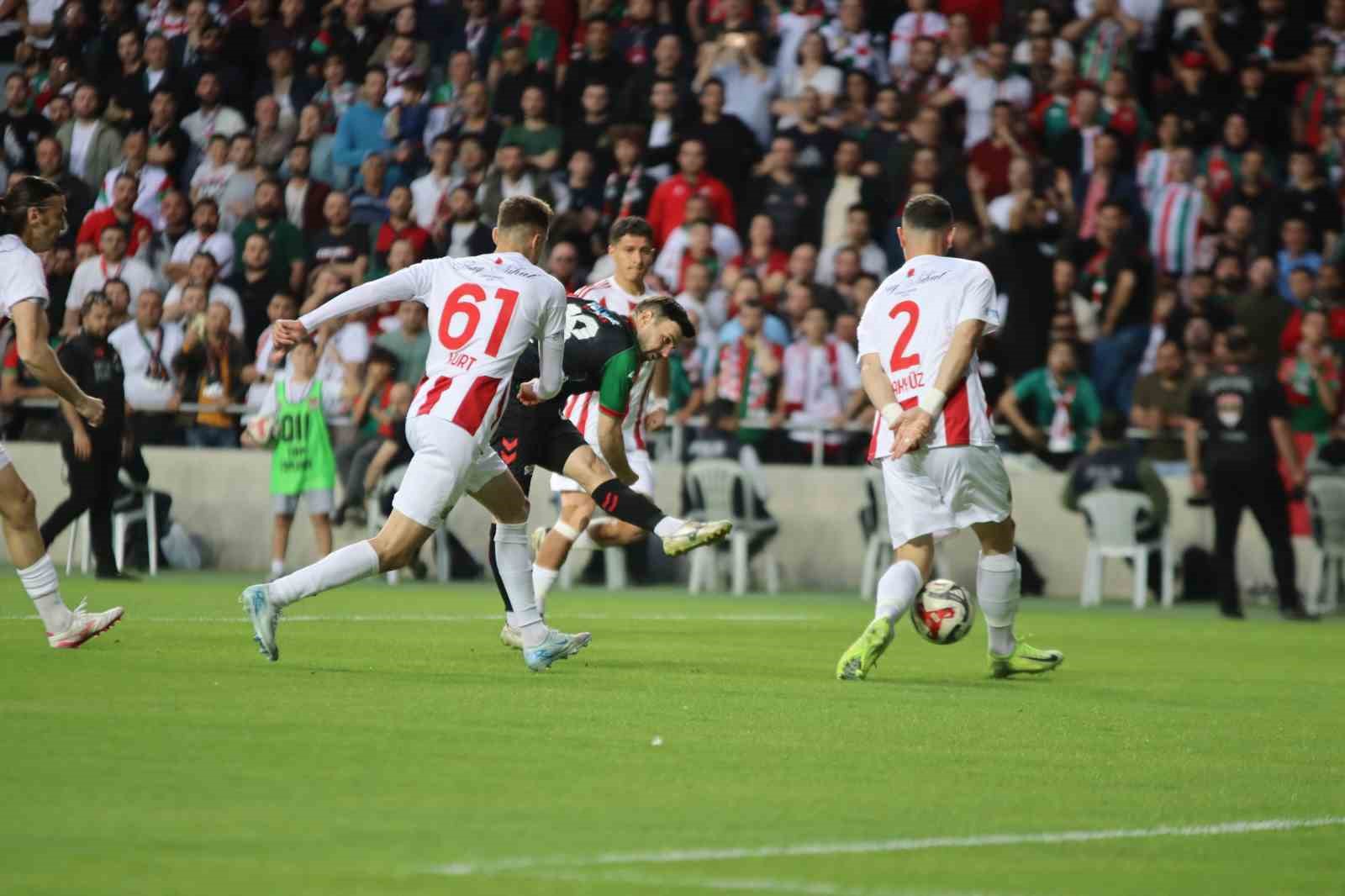 Karşıyaka, play-off’a veda etti
