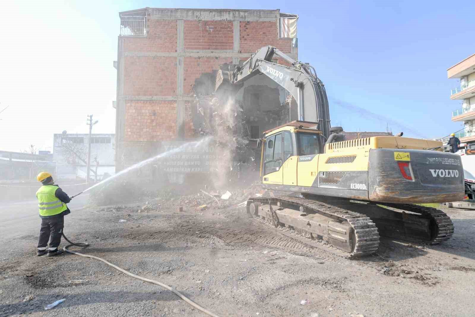 Karşıyaka’da kesintisiz ulaşım için yoğun tempo
