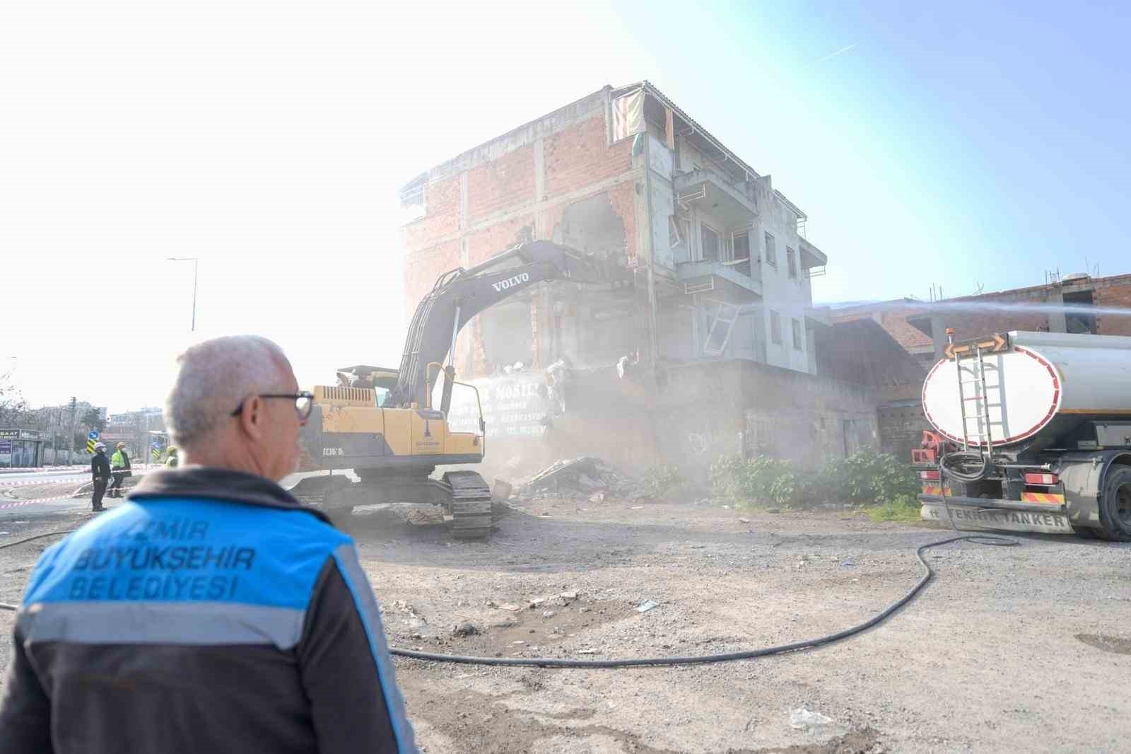 Karşıyaka’da kesintisiz ulaşım için yoğun tempo
