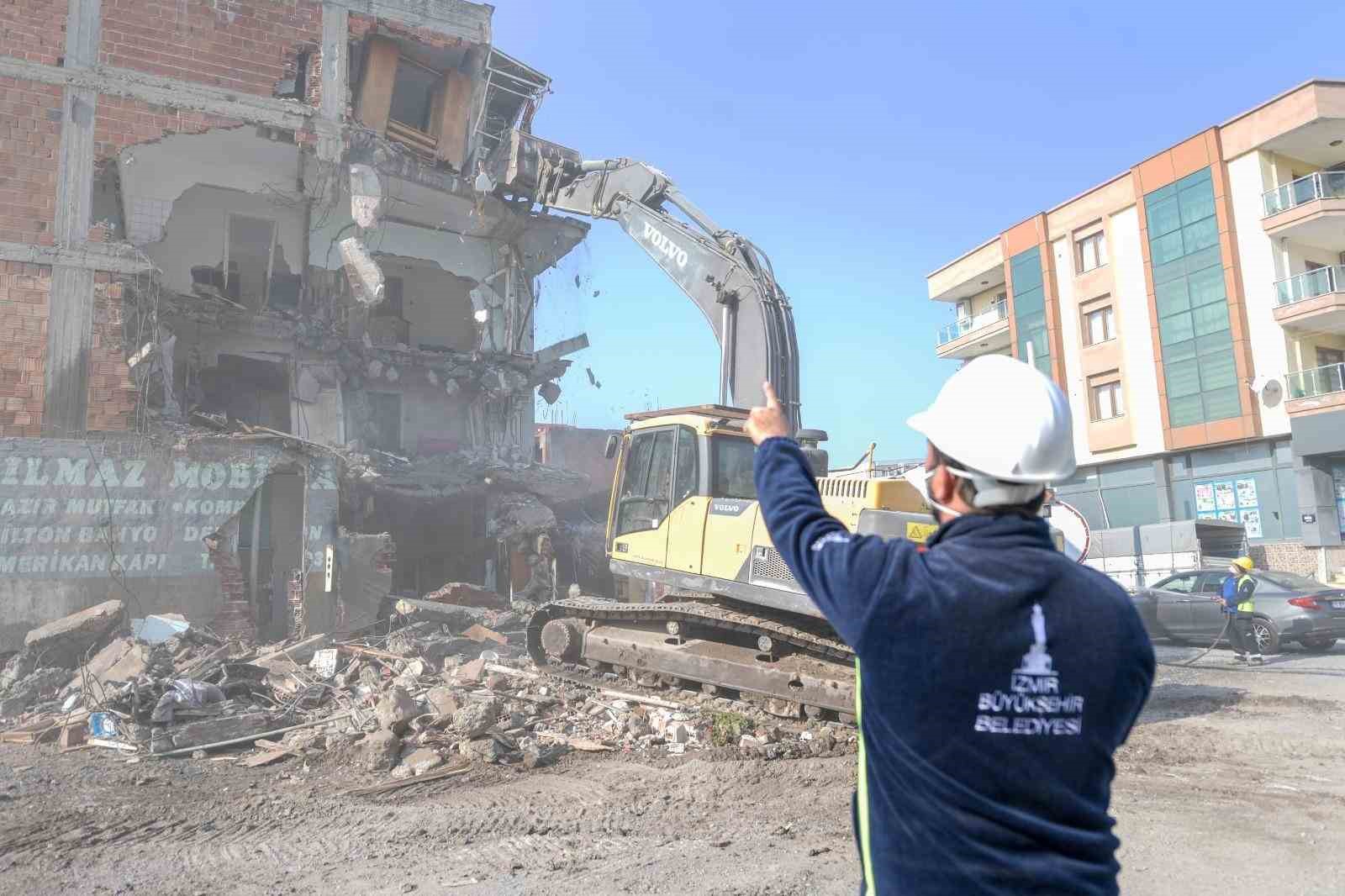 Karşıyaka’da kesintisiz ulaşım için yoğun tempo
