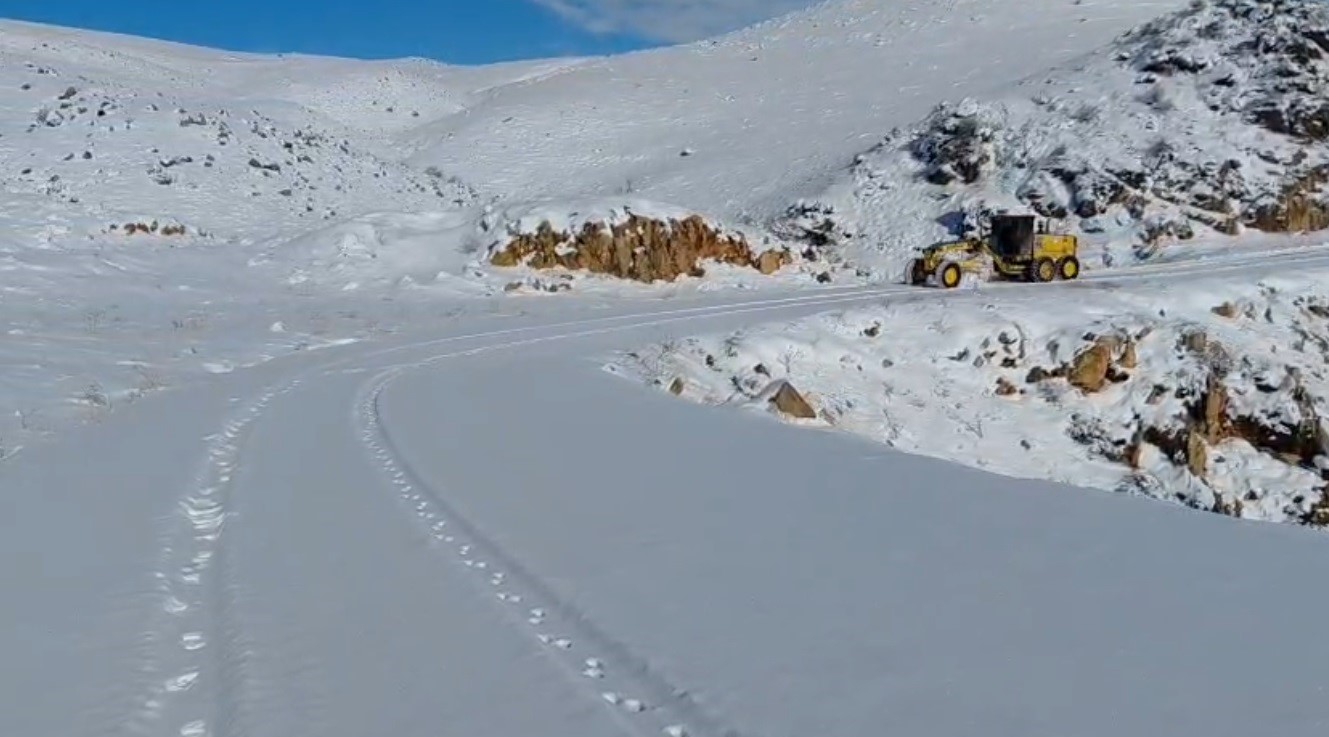Kars’ta 130 köy yolu ulaşıma kapandı
